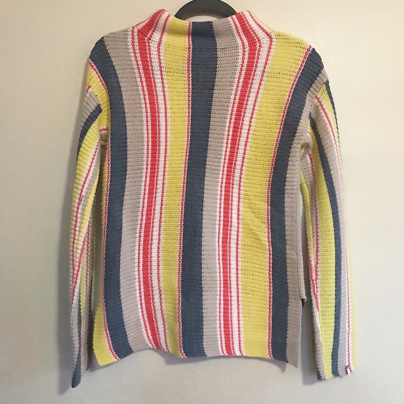 Unique Vertical Striper Turtle Neck - Picture 6 of 6